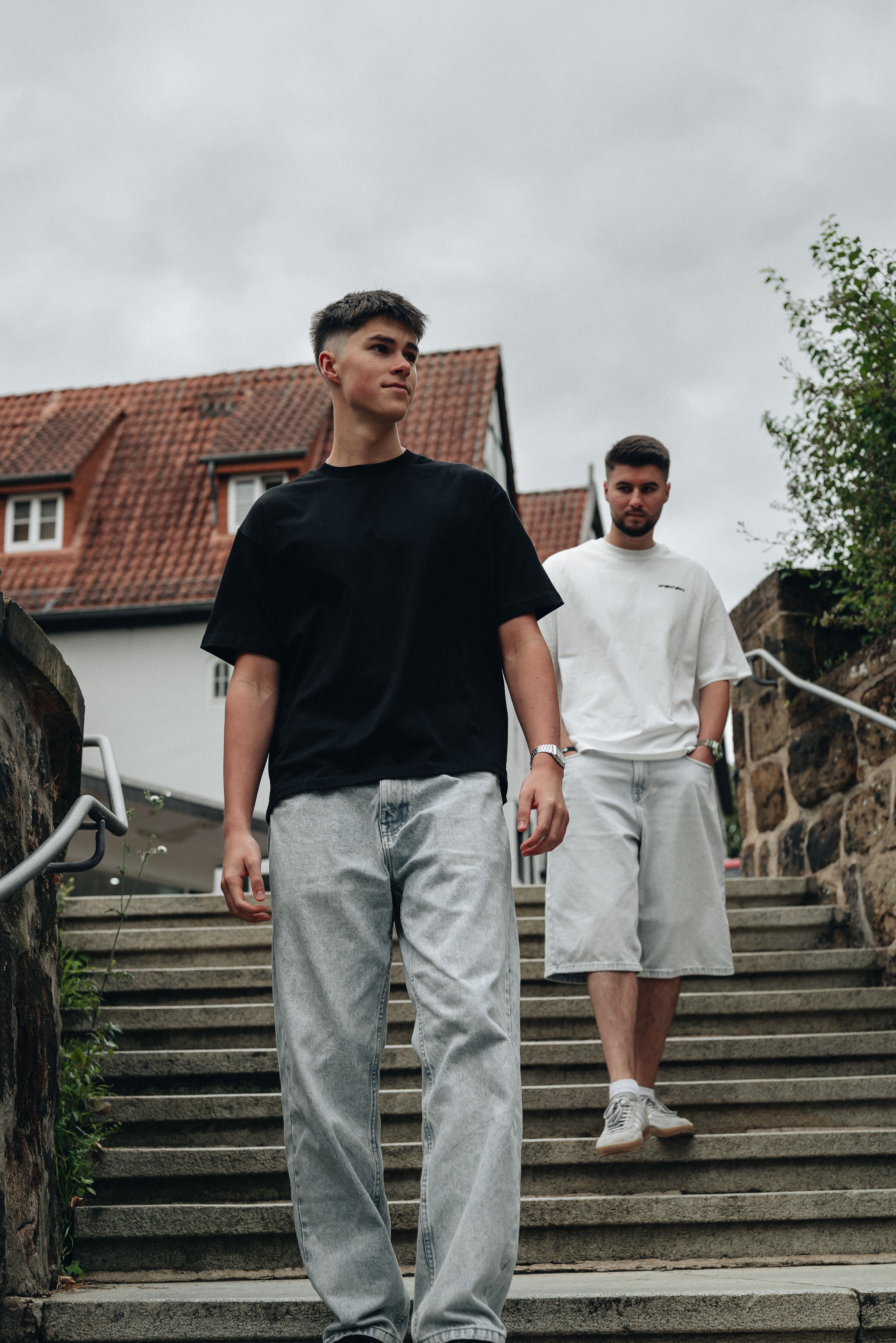 Personen tragen christliche Kleidung von project glory